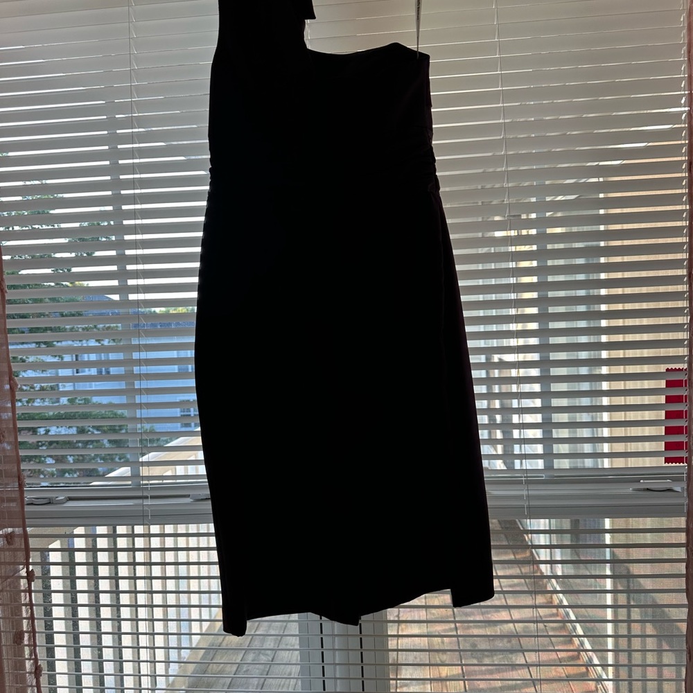 off shoulder dress. Perfect for prom, homecoming or any other special occasion.